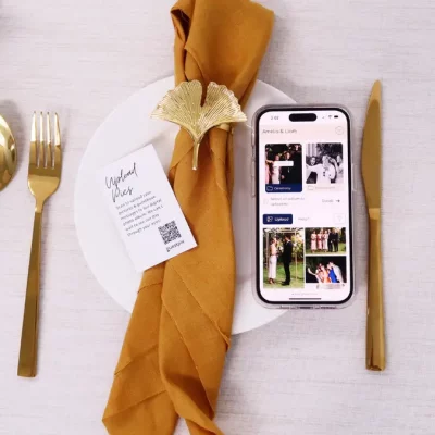 GUESTPIX User Experience - Set de table avec carte de notes à code QR